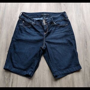 Torrid Bermuda style shorts